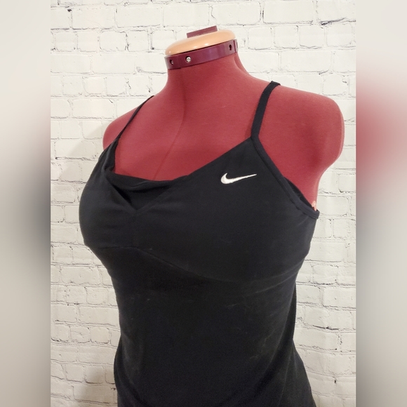 *Free add-on with purchase* Nike active black tank-top - Picture 6 of 9